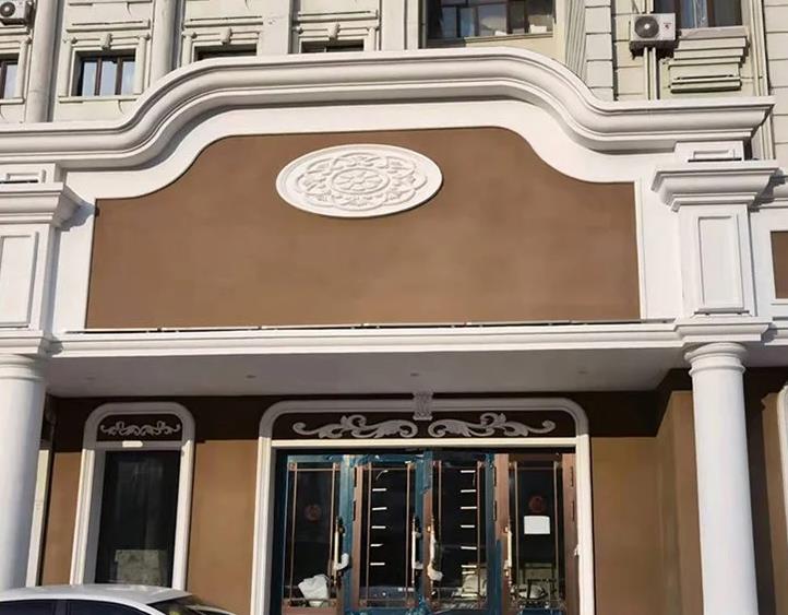 安裝外墻GRC線條后墻面是否需要灑水濕潤？