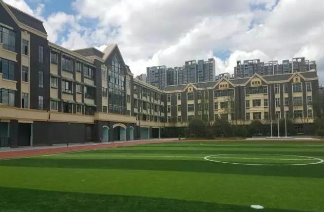 中學校園